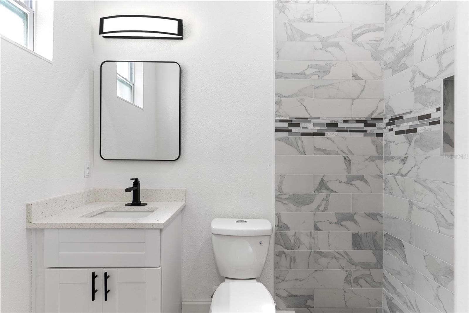guest bath - 1421 35TH ST S, ST PETERSBURG