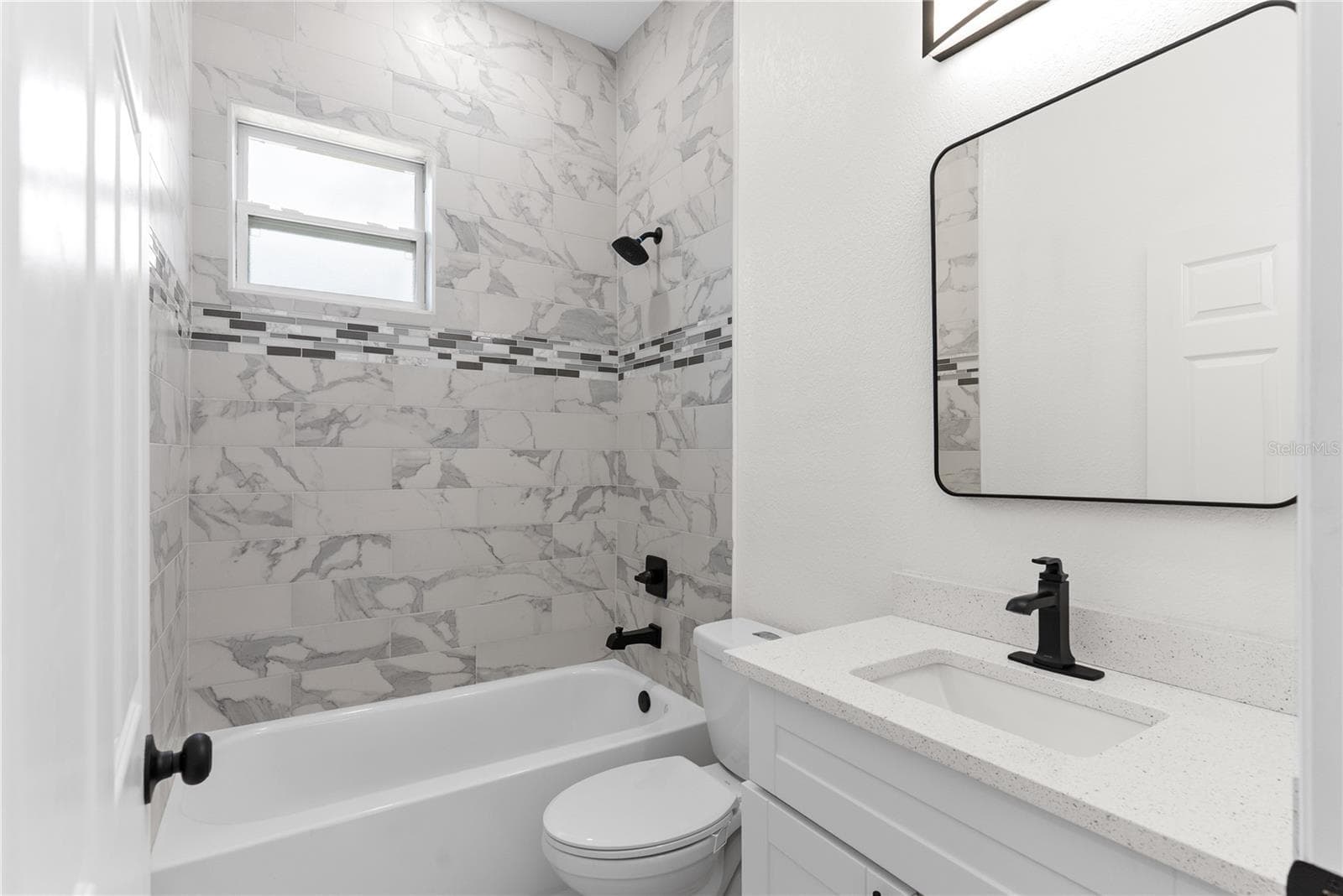 apartment bathroom - 1421 35TH ST S, ST PETERSBURG
