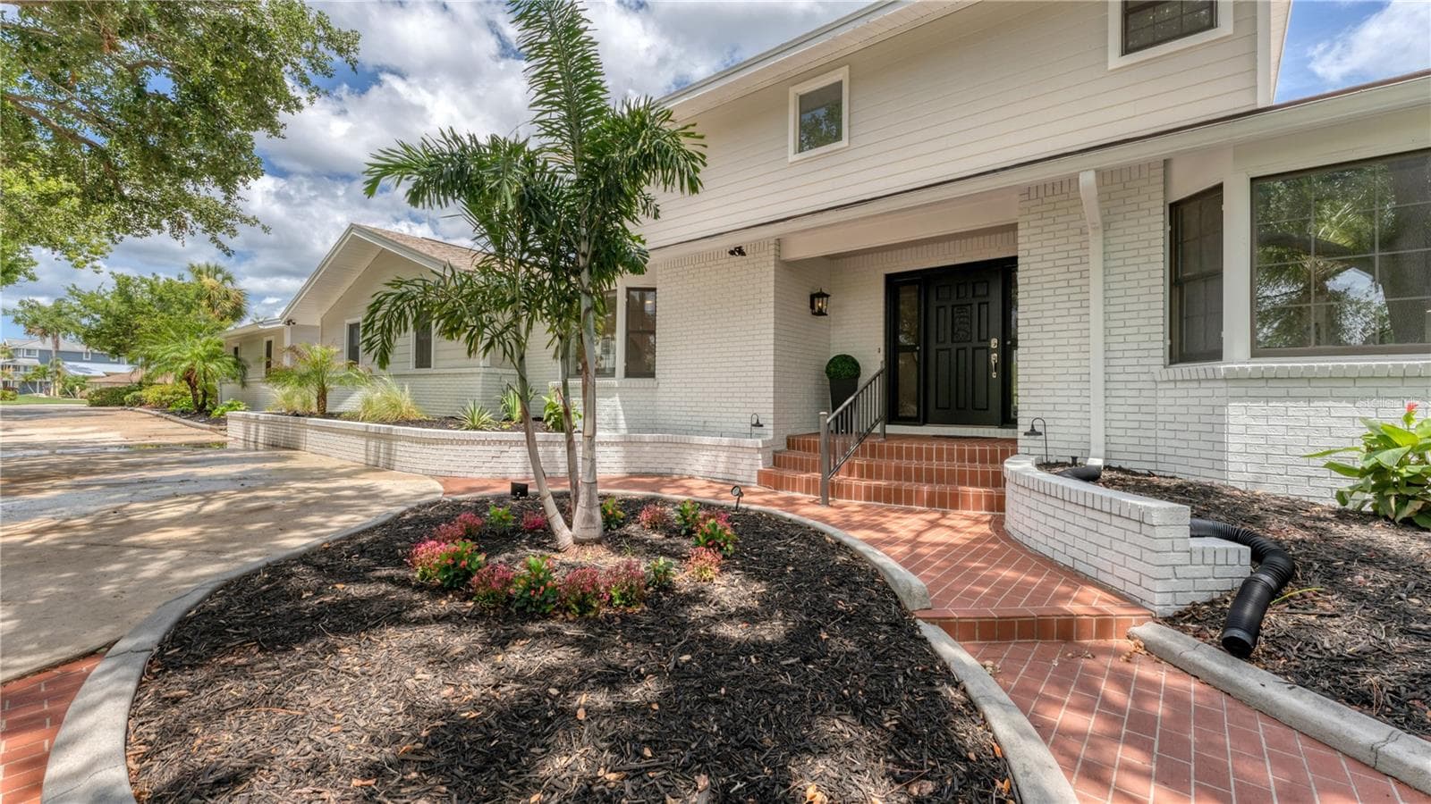 Front of home and path to casita - 5623 HULL CT, NEW PORT RICHEY