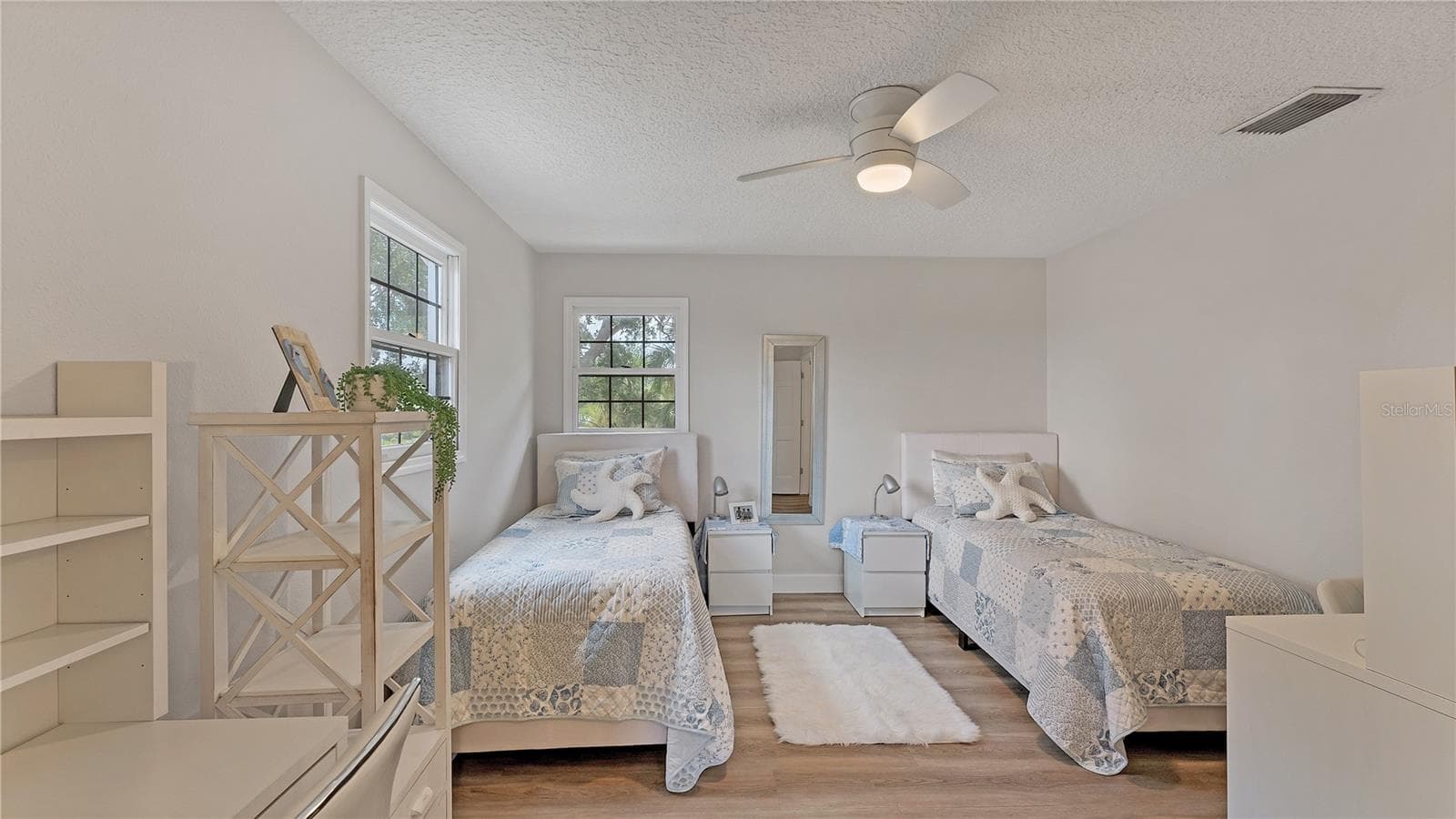 Upstairs bedroom 3 with ensuite(previously staged) - 5623 HULL CT, NEW PORT RICHEY