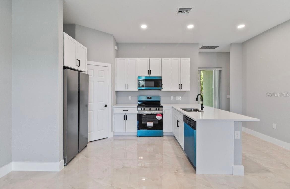 KITCHEN - 20462 KENILWORTH BLVD, PORT CHARLOTTE
