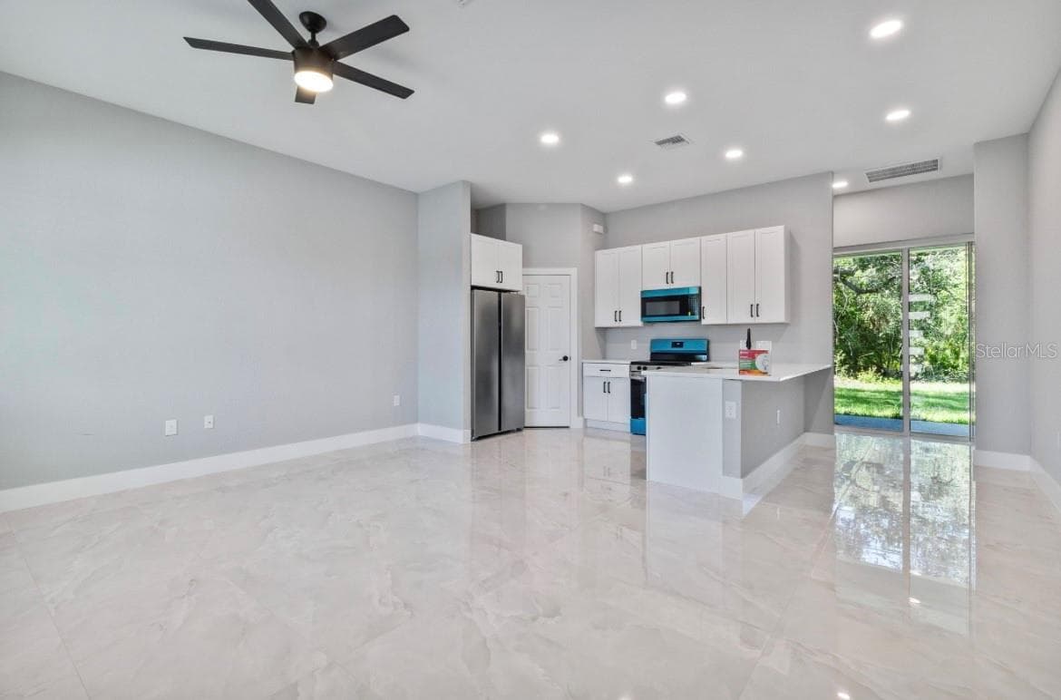 Single Family Residence at 20462 KENILWORTH BLVD, PORT CHARLOTTE, photo 4 of 12