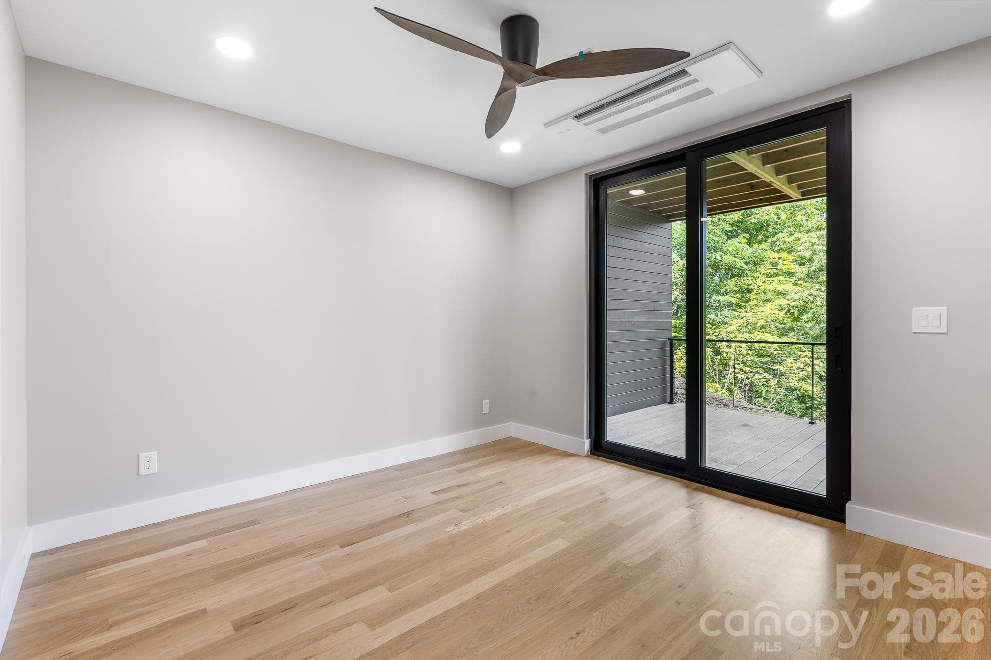 Lower first guest room. - 60 King Horn Ridge, Waynesville