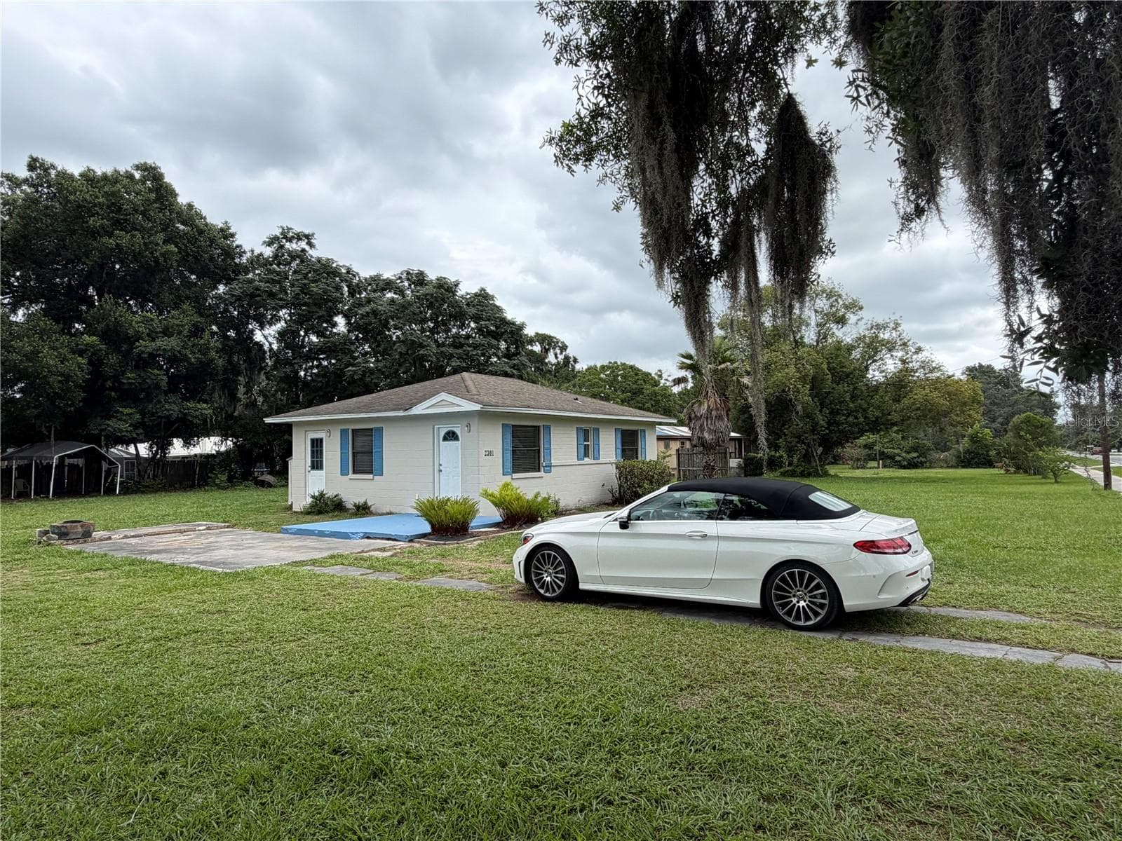 Frnt Side View - 2301 E WARM SPRINGS AVE, COLEMAN