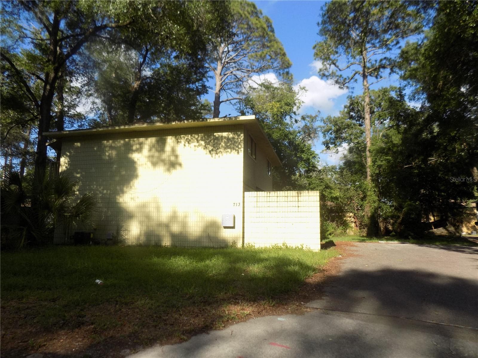 Duplex at 713 SW 69 ST, GAINESVILLE, photo 4 of 42
