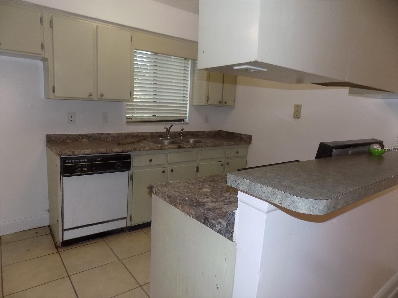 B Kitchen - 713 SW 69 ST, GAINESVILLE