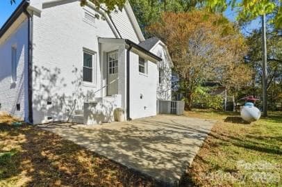 Single Family Residence at 9030 Reid Street, Mount Pleasant, photo 6 of 12
