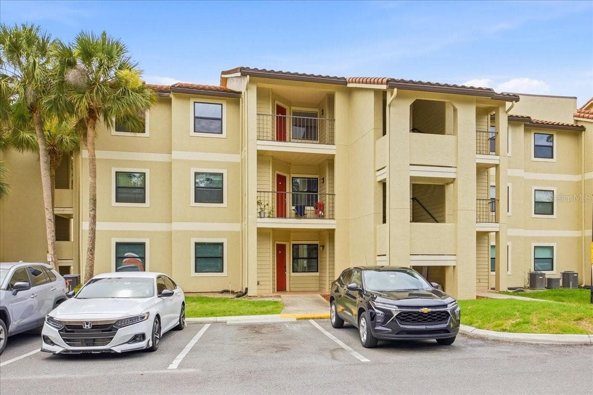 3028 PARKWAY BLVD #301
