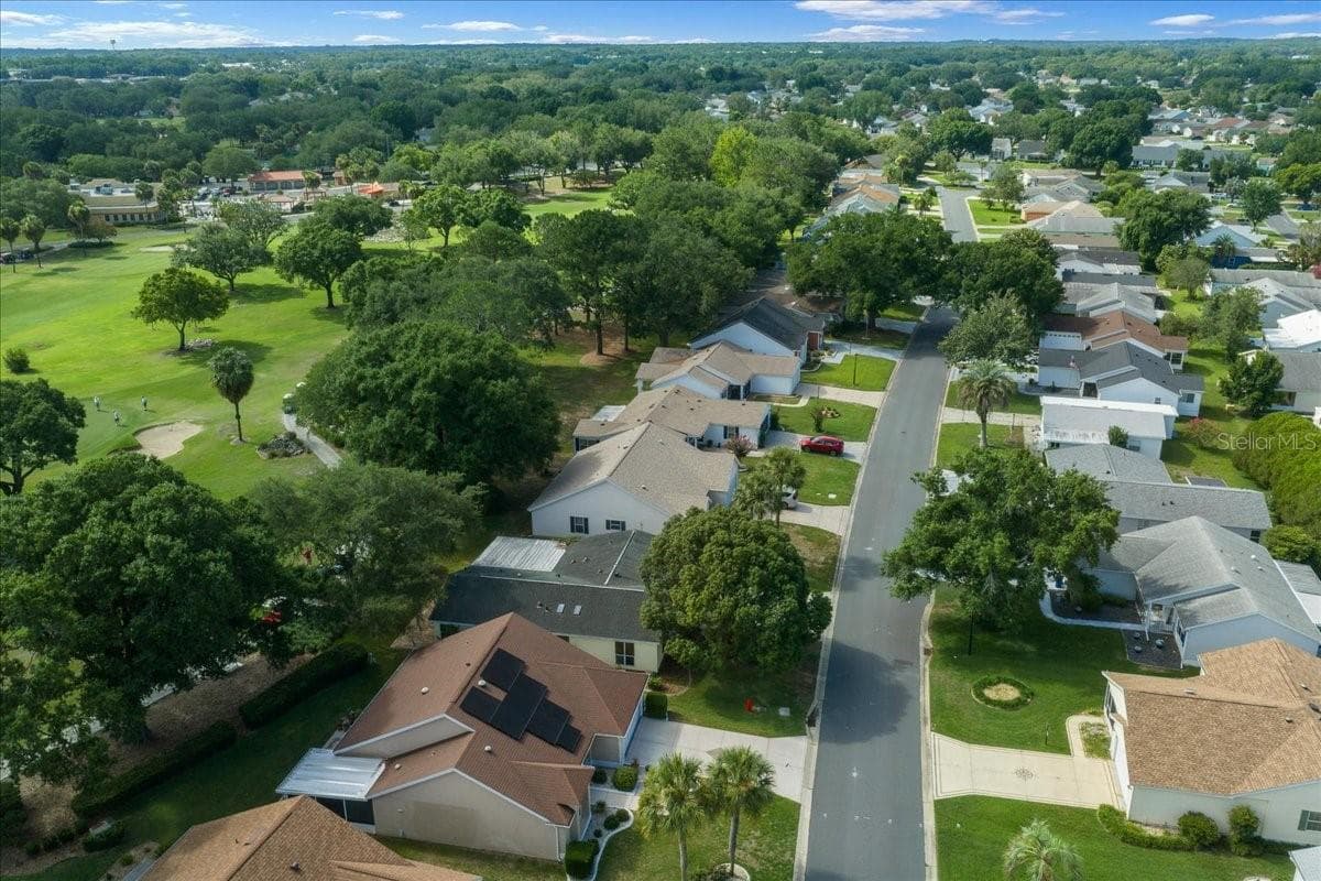 Not a Thru-Street! - 1133 DEL TORO DR, LADY LAKE