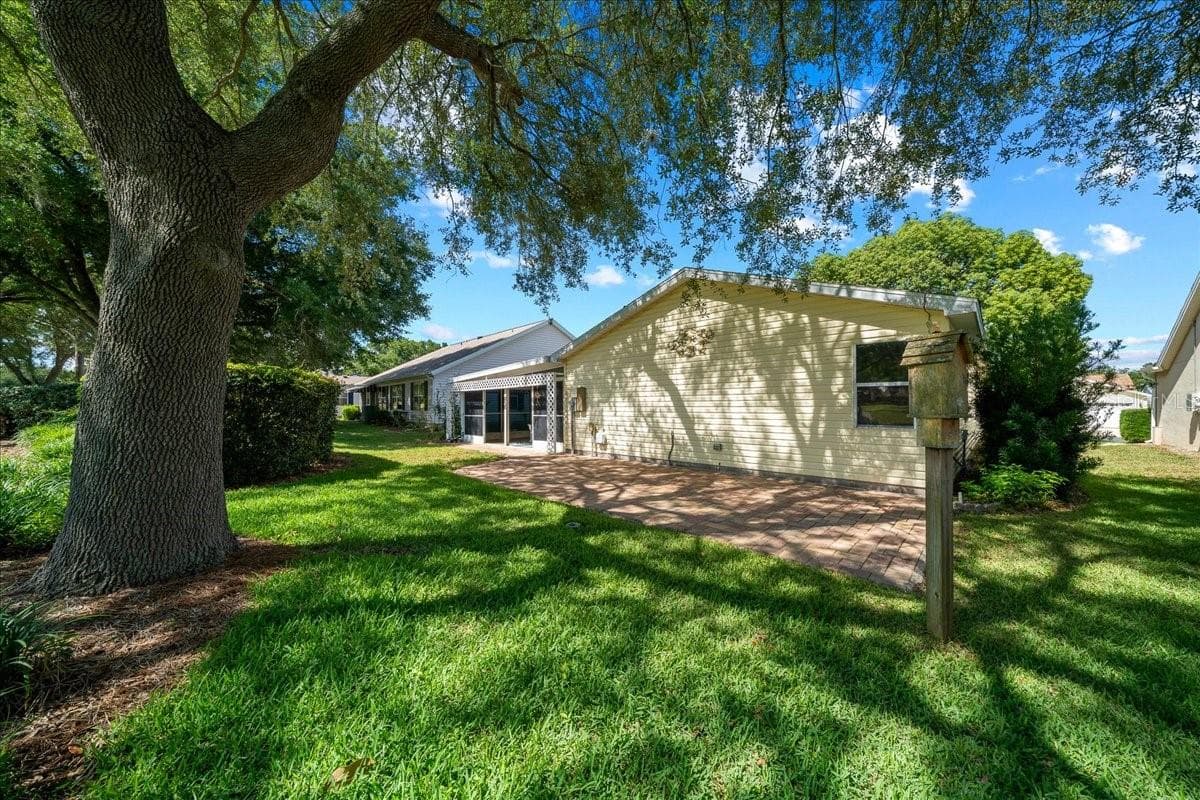 Backyard - 1133 DEL TORO DR, LADY LAKE
