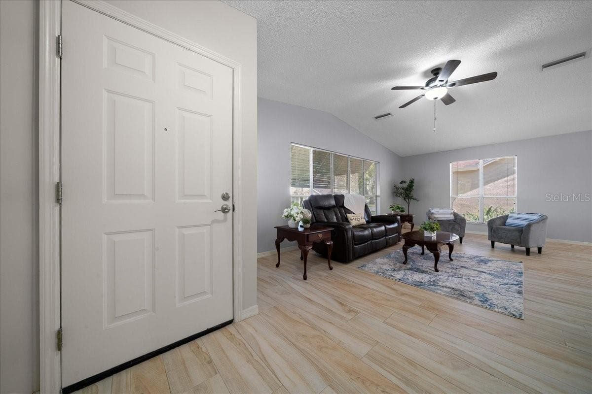 Welcome Home! - 1133 DEL TORO DR, LADY LAKE