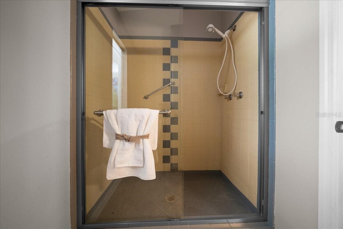 Primary Shower - 1133 DEL TORO DR, LADY LAKE