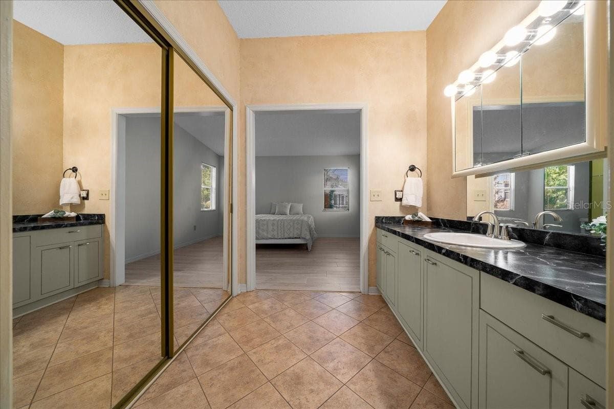 Primary Bathroom - 1133 DEL TORO DR, LADY LAKE