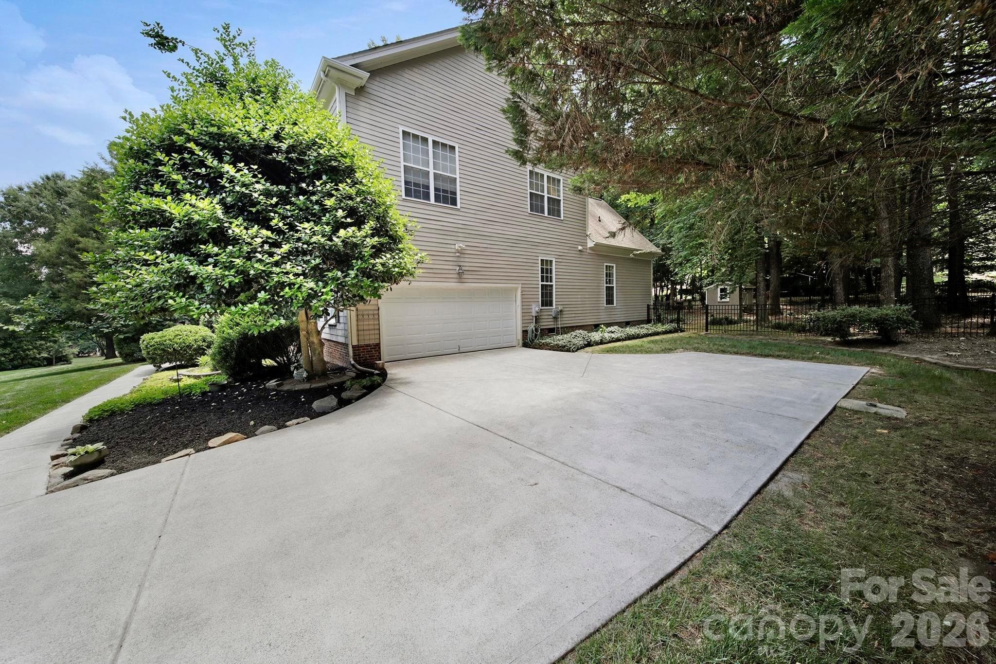 Side load garage - Lake Wylie