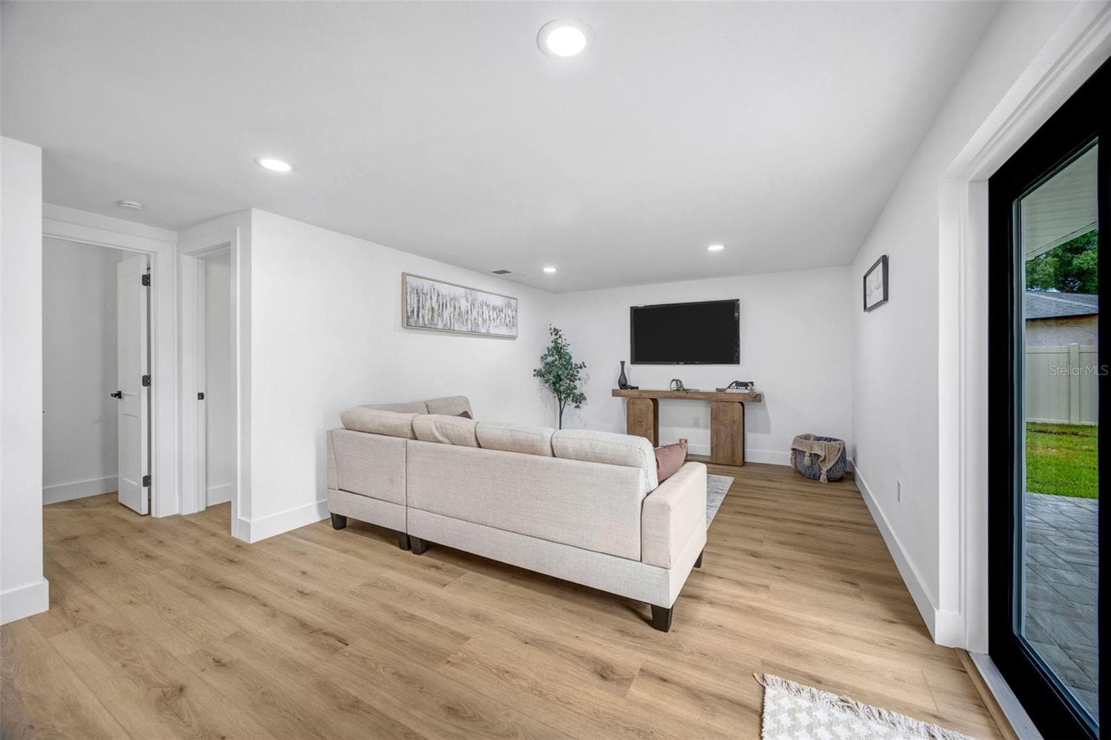 Family Room - 22369 SOUTHSHORE DR, LAND O LAKES