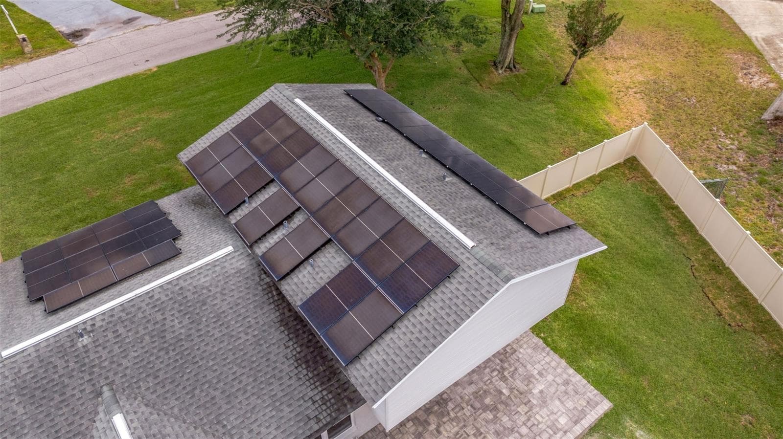 Solar Panels - 22369 SOUTHSHORE DR, LAND O LAKES