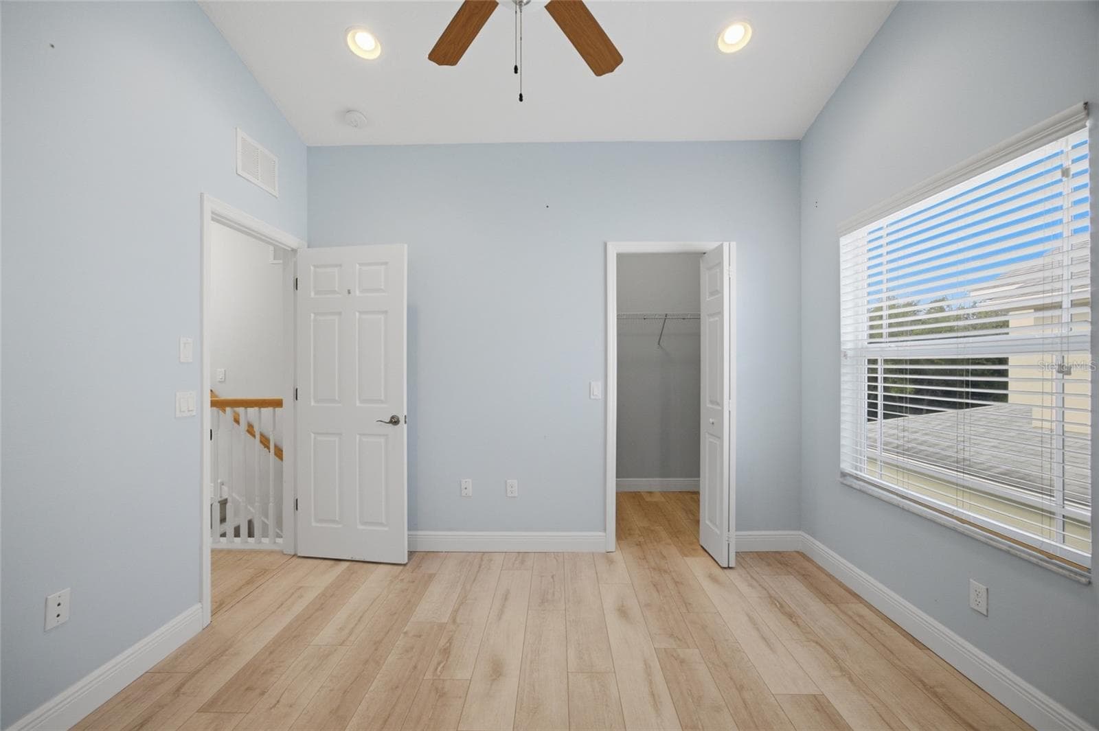 middle bedroom with walk in closet - 485 HARBOR RIDGE DR, PALM HARBOR