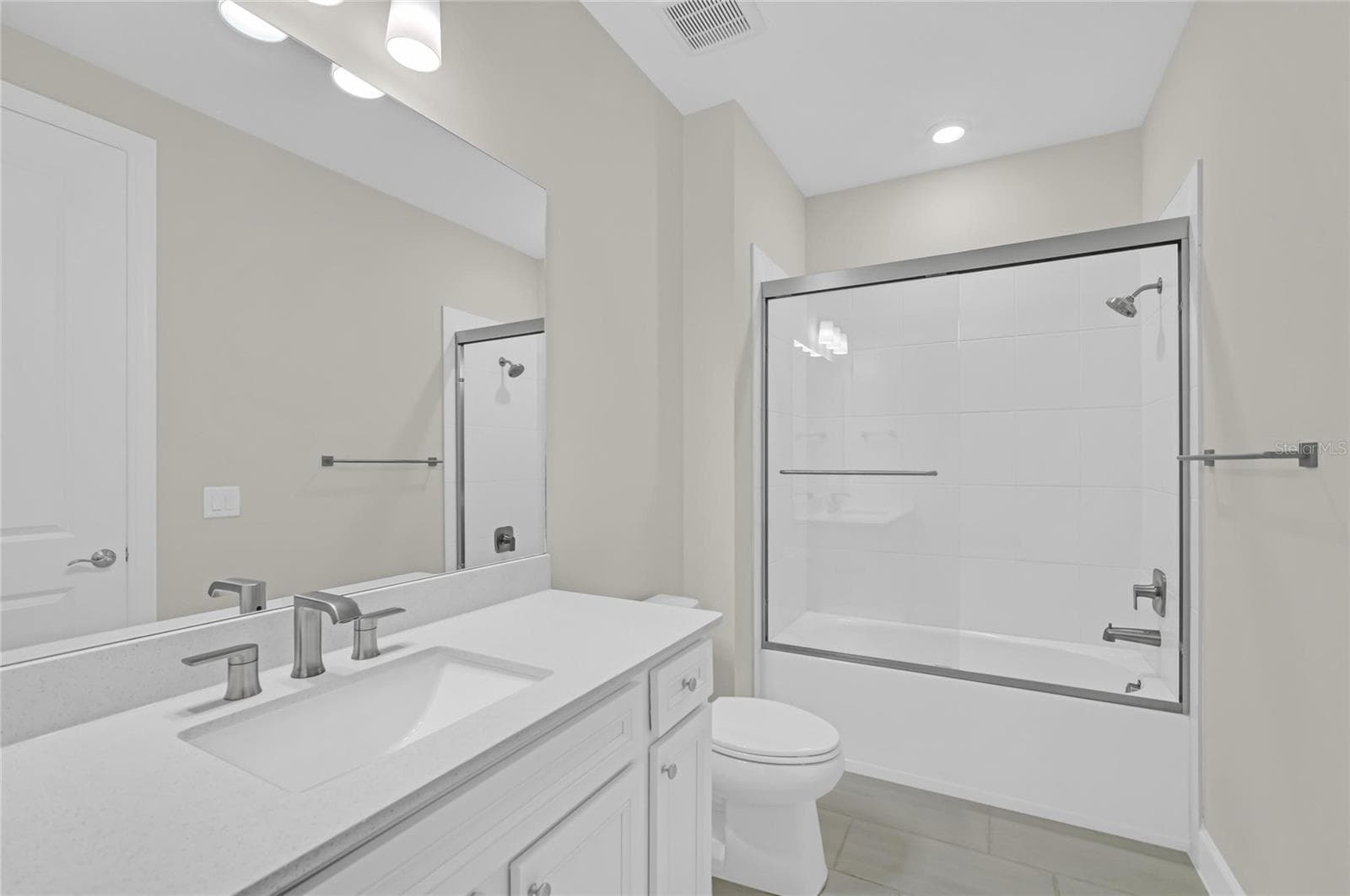 Bedroom 3 en-suite bath (Second Floor) - 16438 SLATE PL, LAKEWOOD RANCH