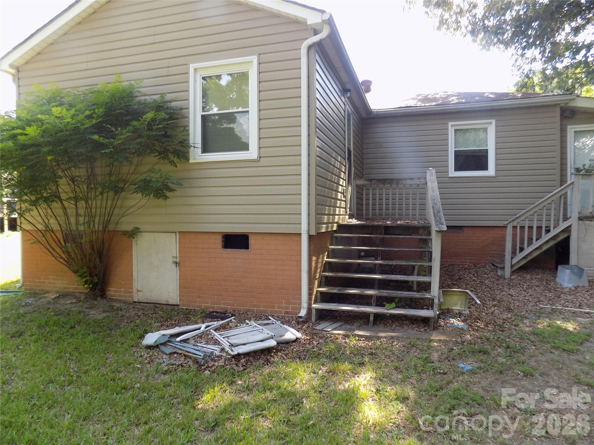 REAR - Gastonia