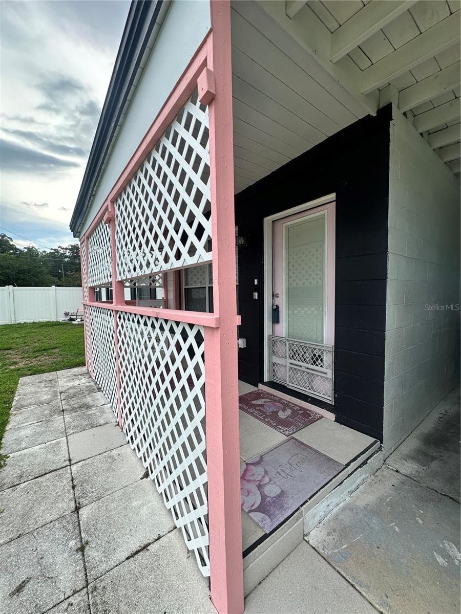 Front porch - 3523 SE 6TH ST, OCALA