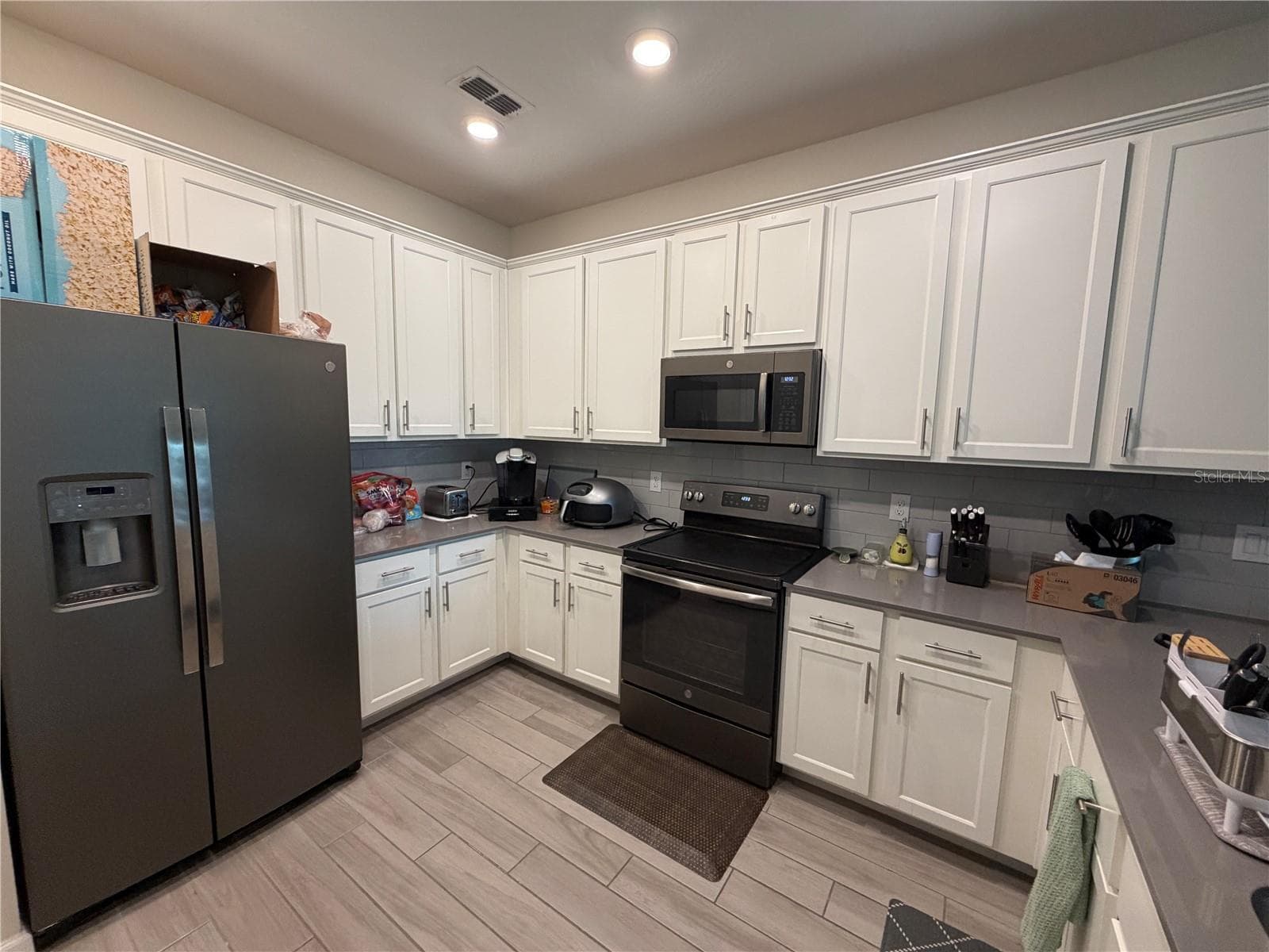 Townhouse at 9896 RED EAGLE DR, ORLANDO, photo 3 of 17