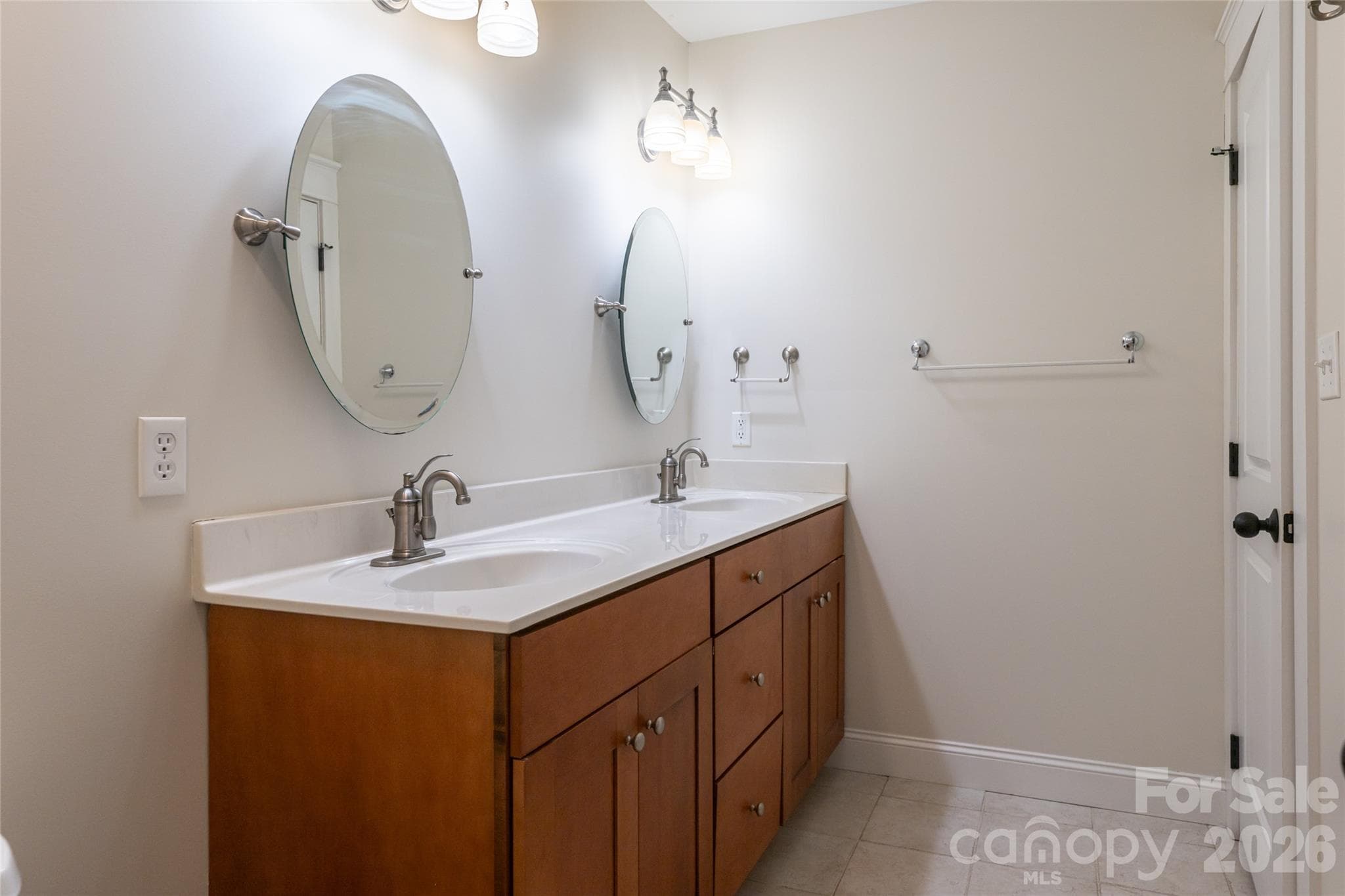 One of two guest suites on upper level - 33 Bridle Path Drive, Barnardsville