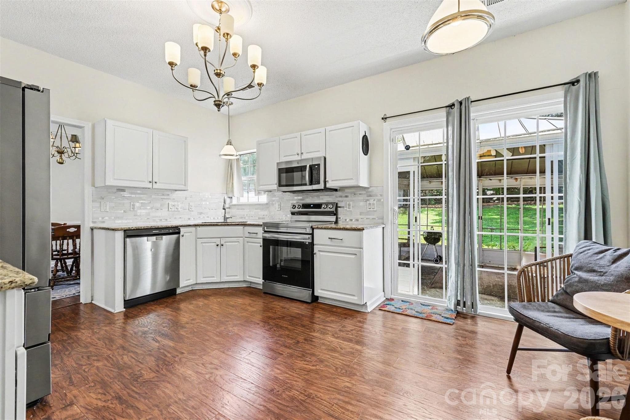 Single Family Residence at 11232 Laurel View Drive, Charlotte, photo 2 of 18