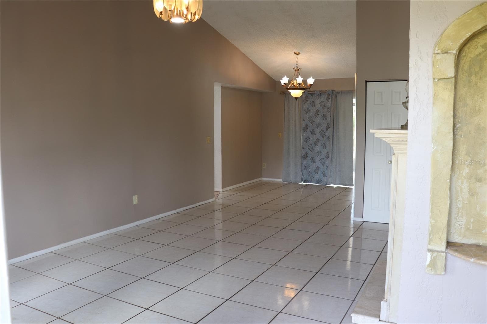 Single Family Residence at 11012 BRIGHTSIDE DR, TAMPA, photo 2 of 16