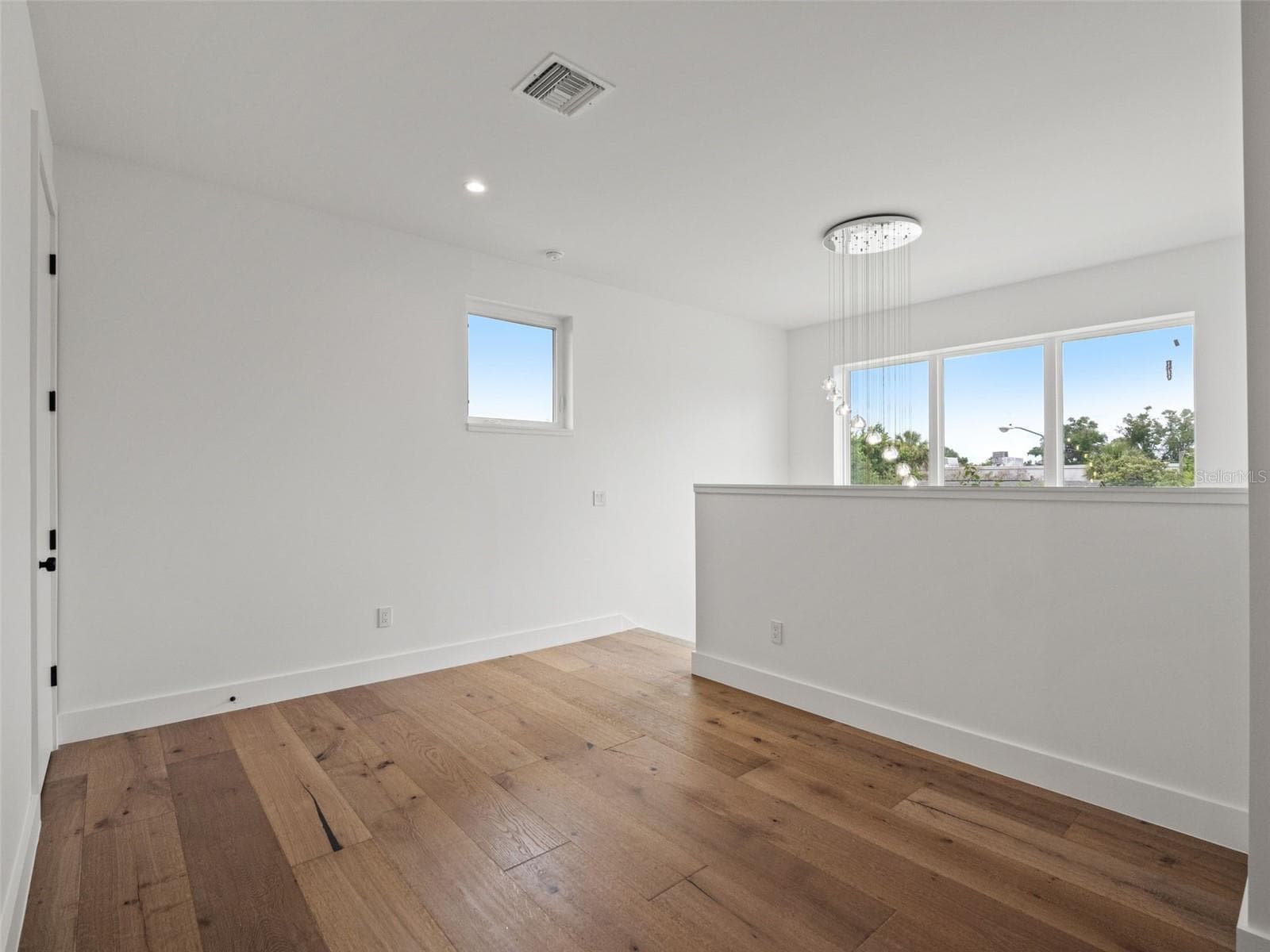 Spacious second-floor landing, ideal for secondary family room, or study lounge - 641 NORTHWOOD CIRCLE, WINTER PARK