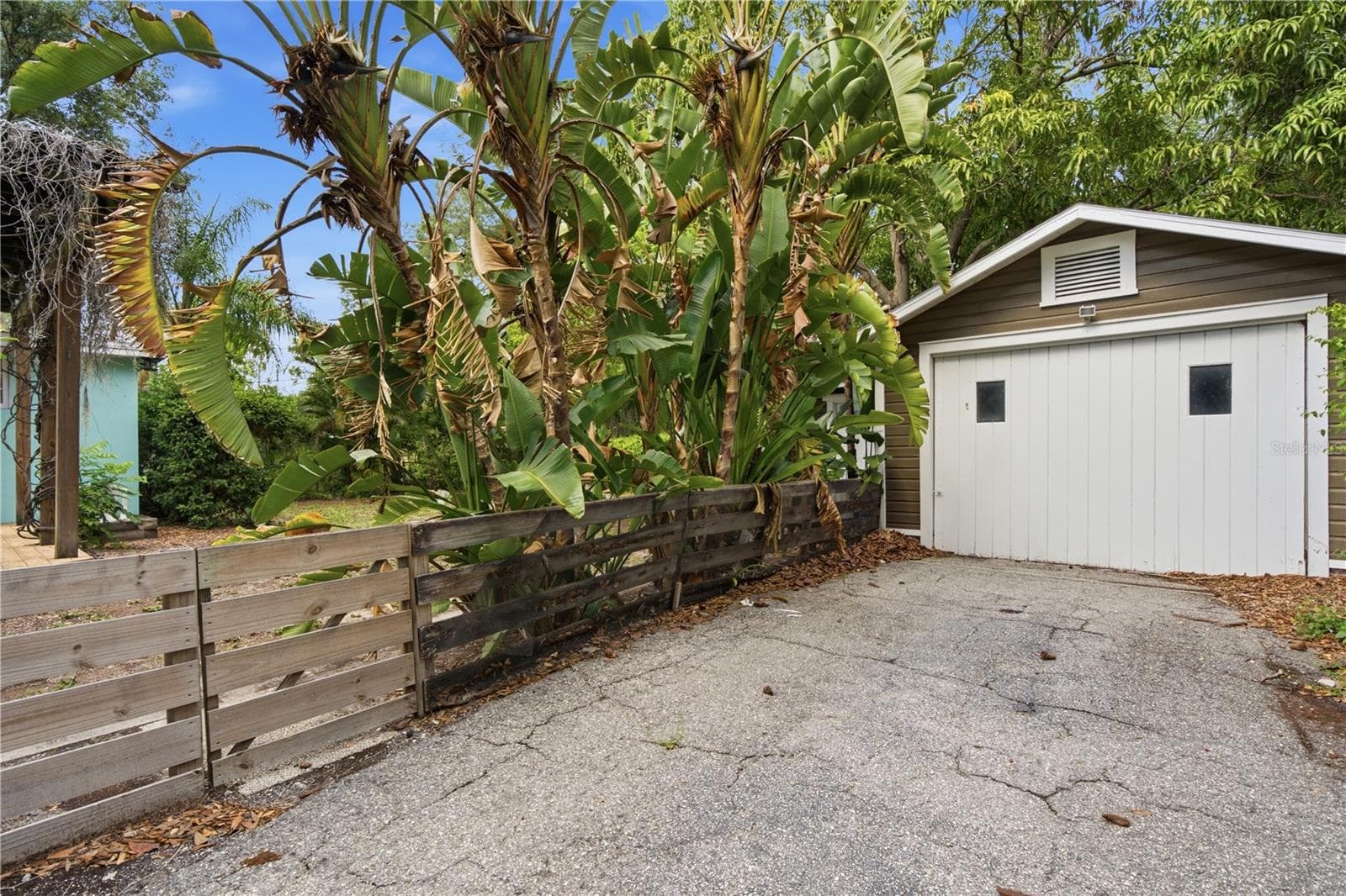 Detached garage with storage and easy access to the home. - 411 W 48TH ST, BRADENTON