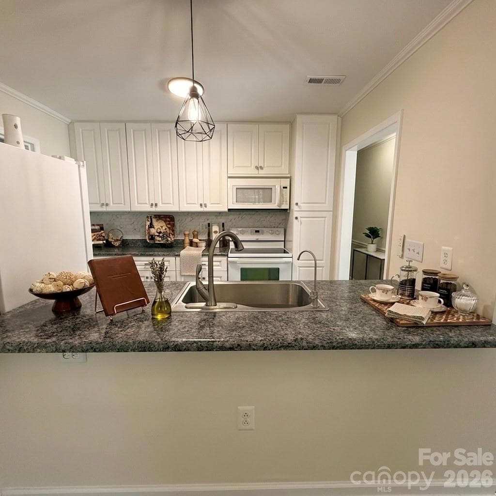Single Family Residence at 12334 Danby Road, Pineville, photo 4 of 13