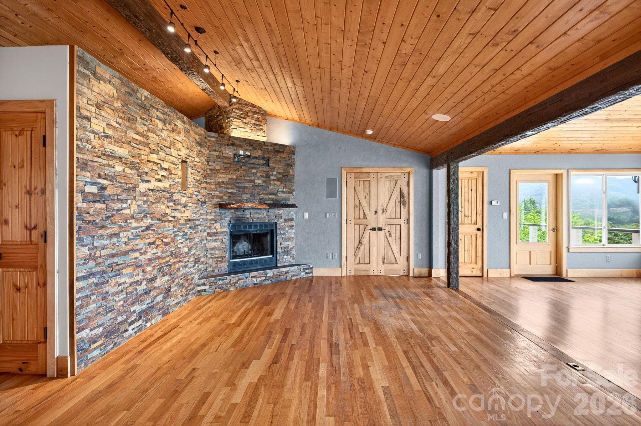 Single Family Residence at 38 Lookout Road, Asheville, photo 15 of 33