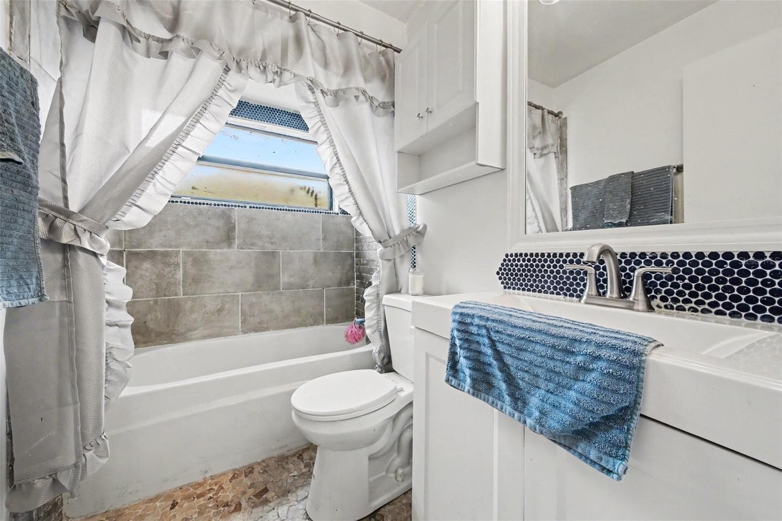 2nd Full Bathroom - 2008 HOUNDSLAKE DR, WINTER PARK
