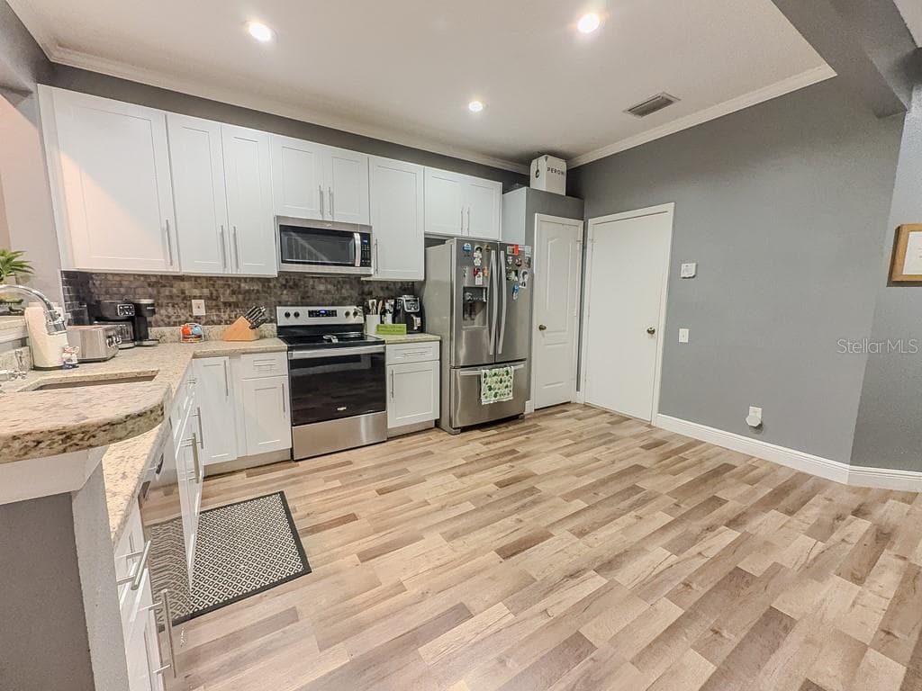Townhouse at 8505 SANDY BEACH ST, TAMPA, photo 12 of 59