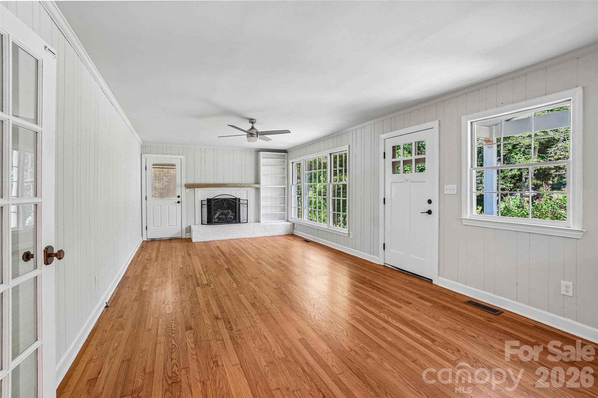 Single Family Residence at 28 Ridgefield Place, Asheville, photo 3 of 48