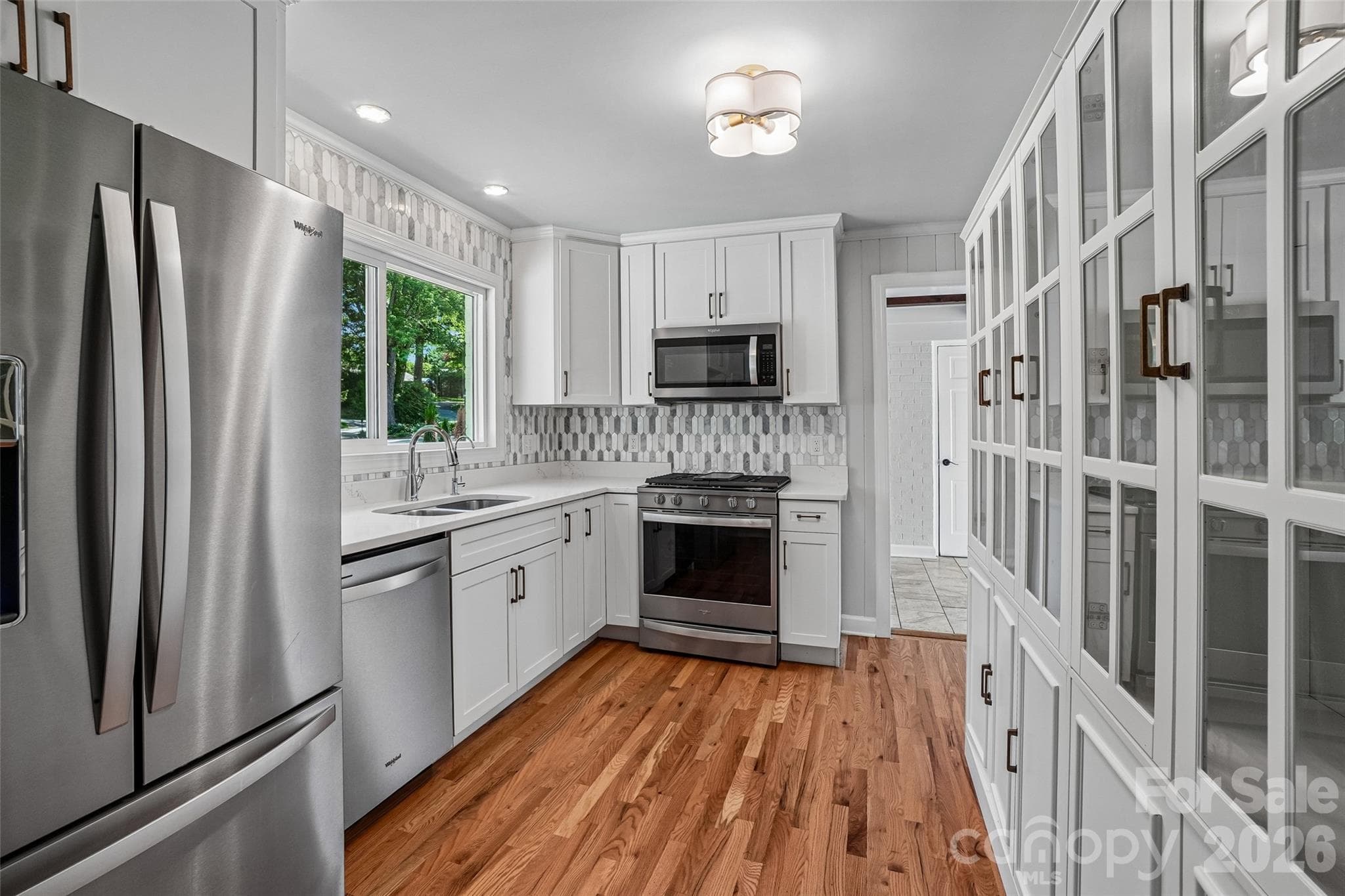 Single Family Residence at 28 Ridgefield Place, Asheville, photo 7 of 48
