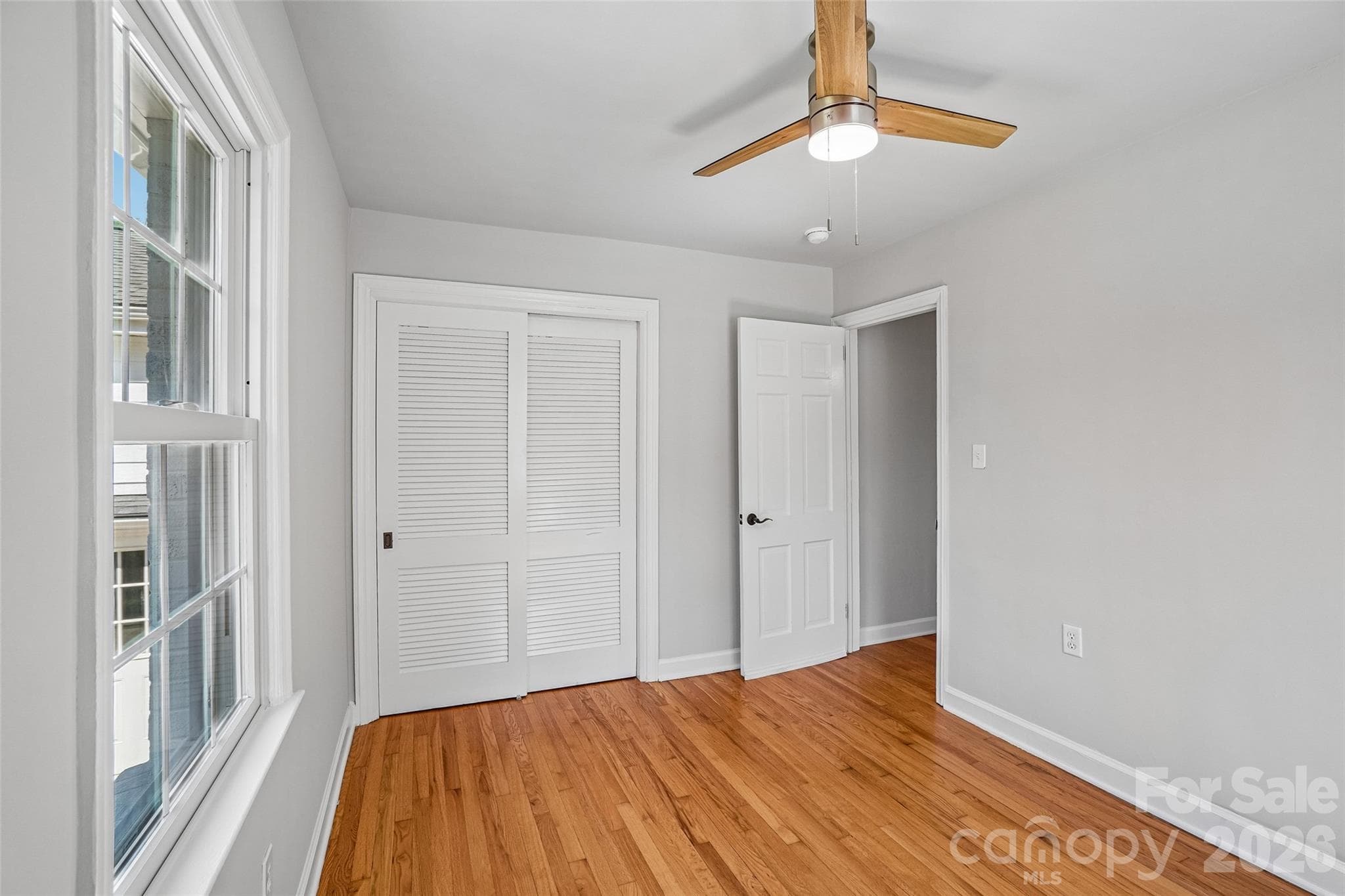 Single Family Residence at 28 Ridgefield Place, Asheville, photo 11 of 48
