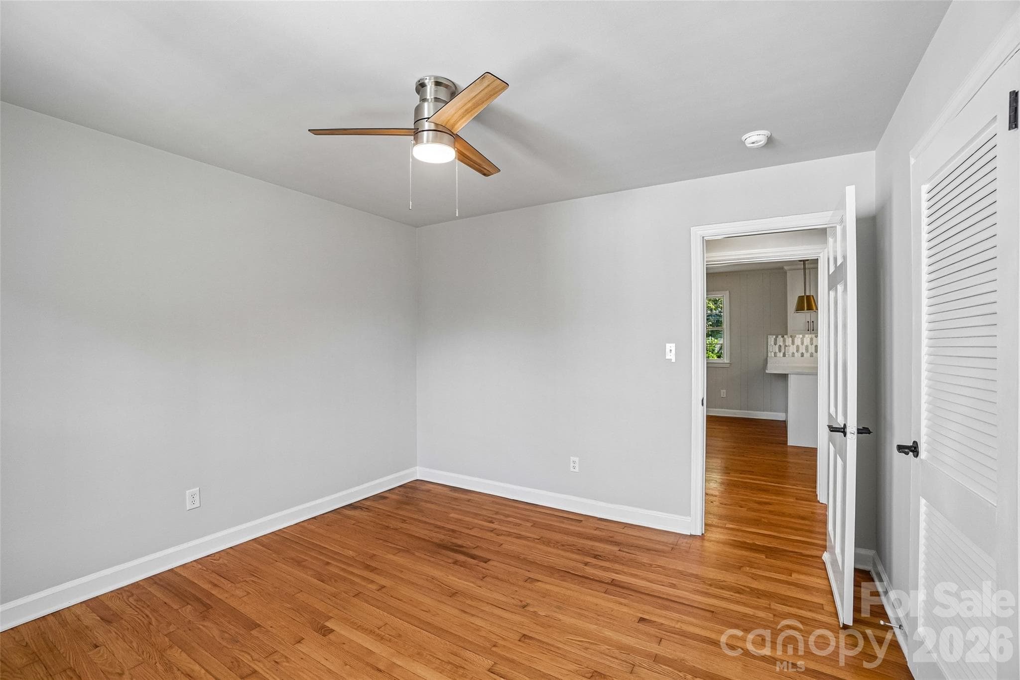 Single Family Residence at 28 Ridgefield Place, Asheville, photo 12 of 48