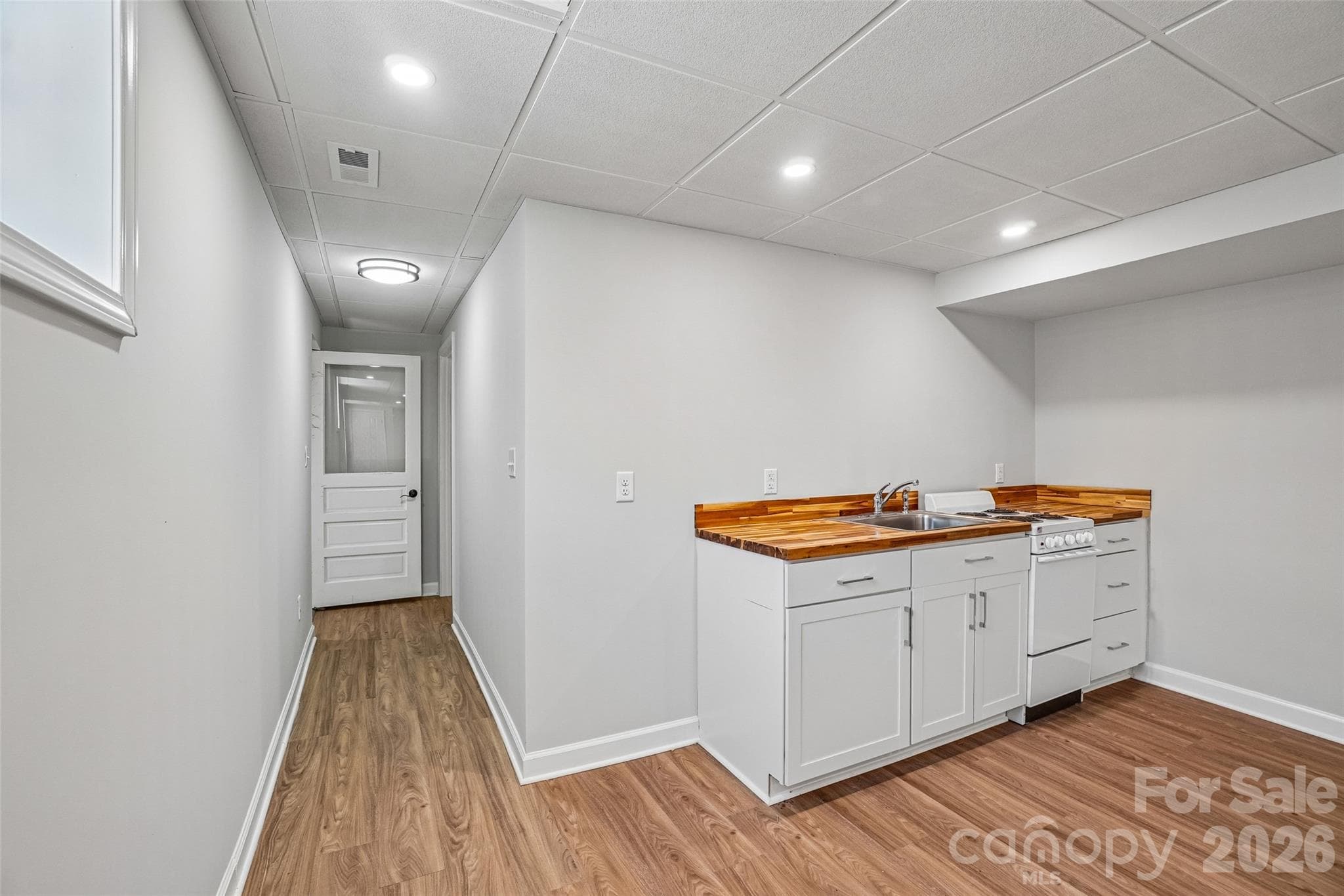 Single Family Residence at 28 Ridgefield Place, Asheville, photo 14 of 48