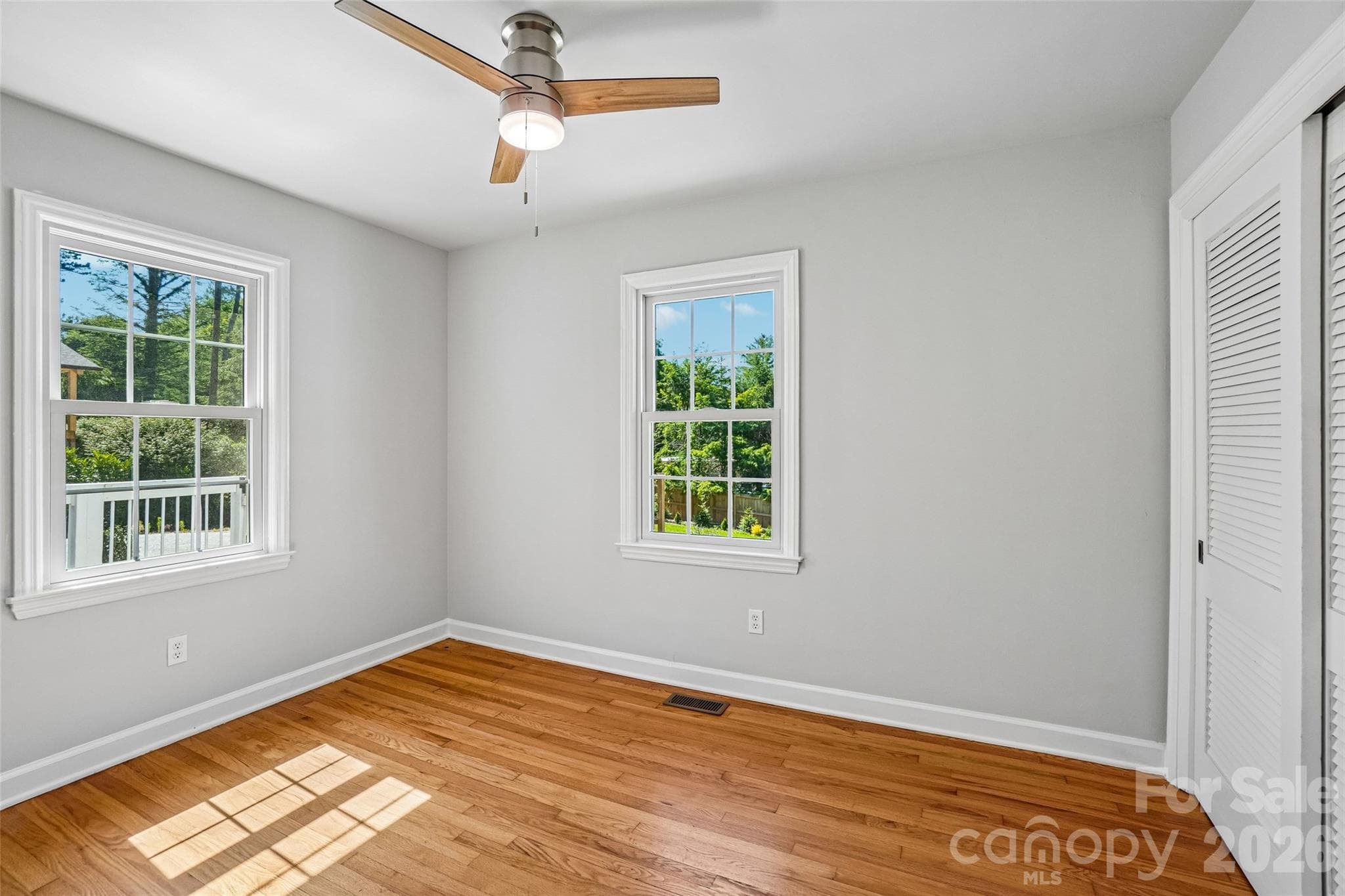Single Family Residence at 28 Ridgefield Place, Asheville, photo 16 of 48