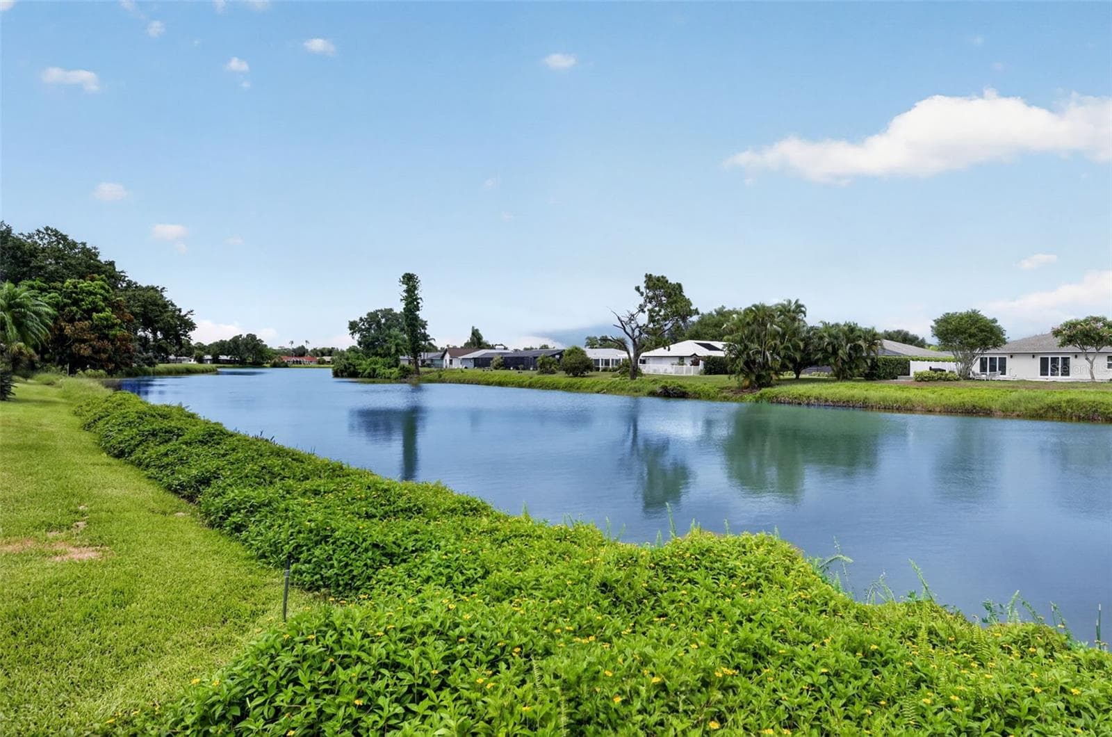 Gorgeous Lake View Front Rear Lanai - 1226 PINE NEEDLE RD, VENICE