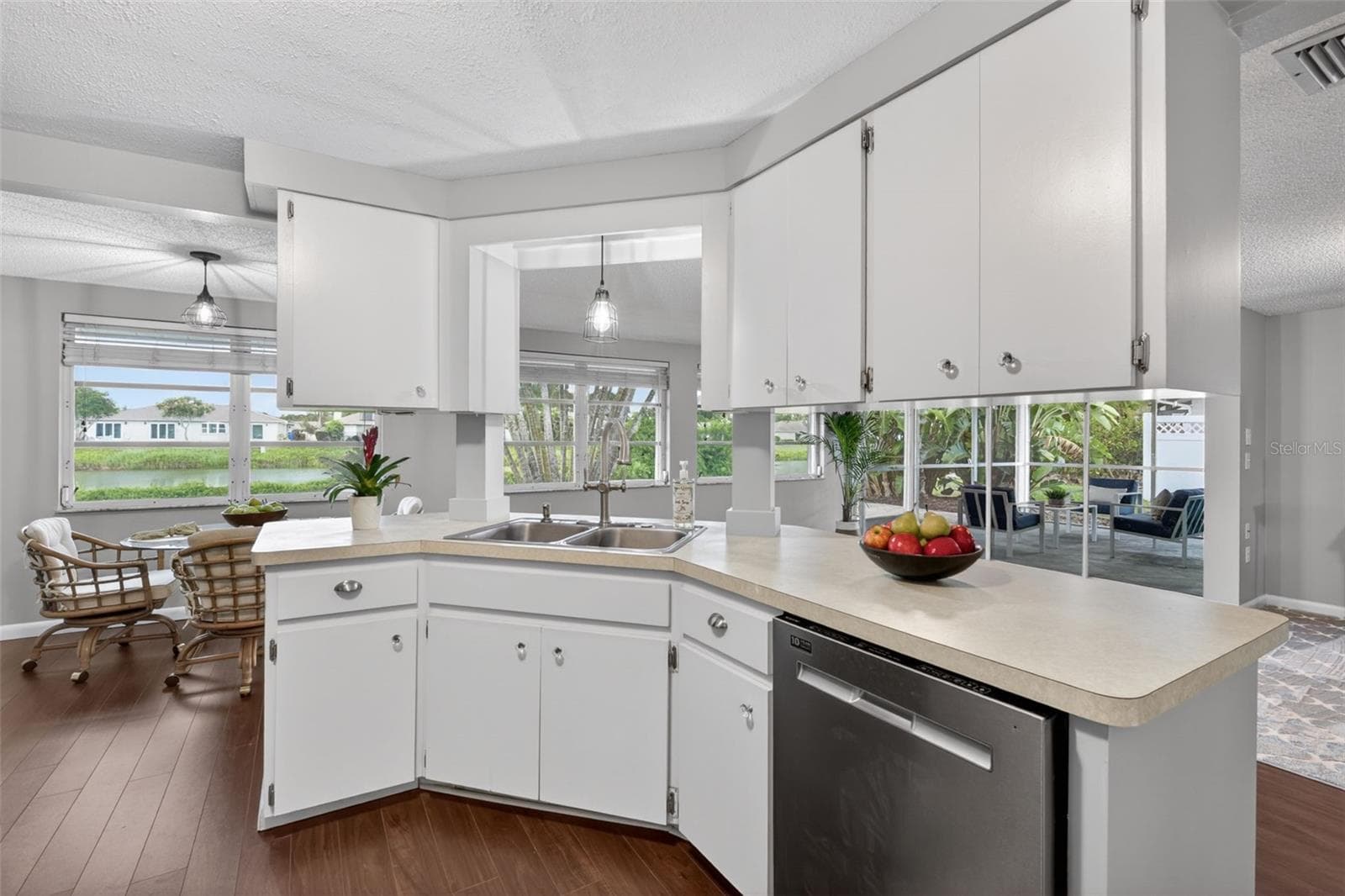 Spacious Kitchen with Additional Storage - 1226 PINE NEEDLE RD, VENICE