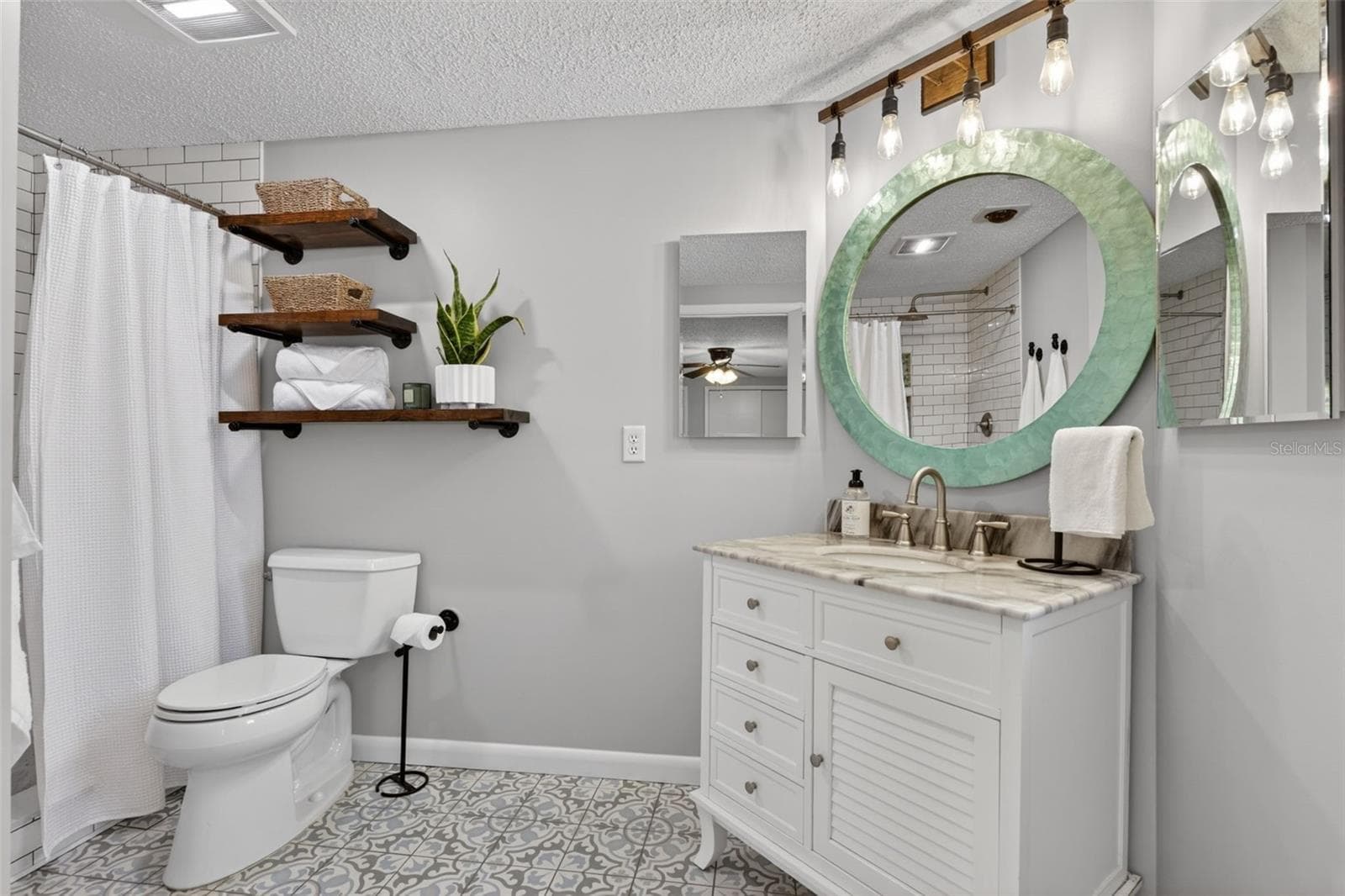 Primary Ensuite Bathroom with Walkin Shower - 1226 PINE NEEDLE RD, VENICE