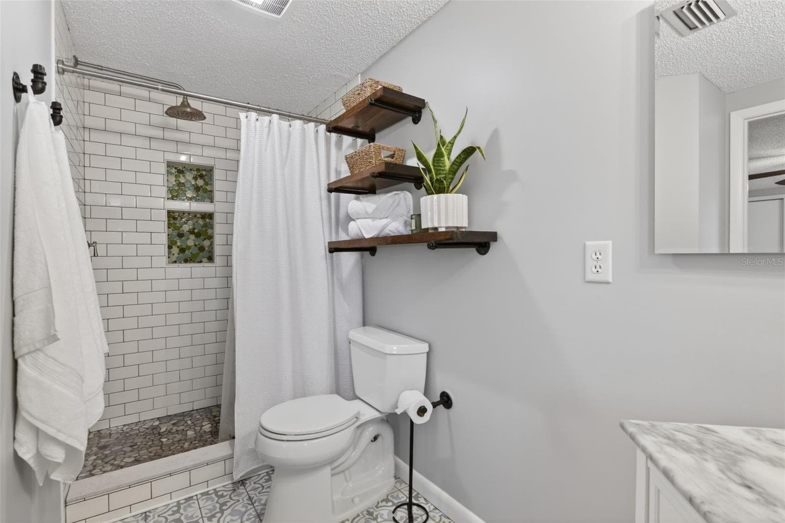 Primary Ensuite Bathroom with Walkin Shower - 1226 PINE NEEDLE RD, VENICE