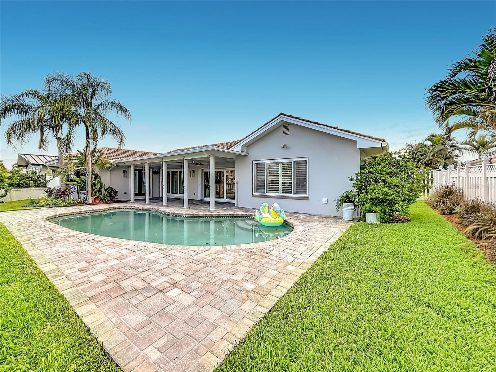 Single Family Residence at 324 LEEWARD IS, CLEARWATER BEACH, photo 44 of 77