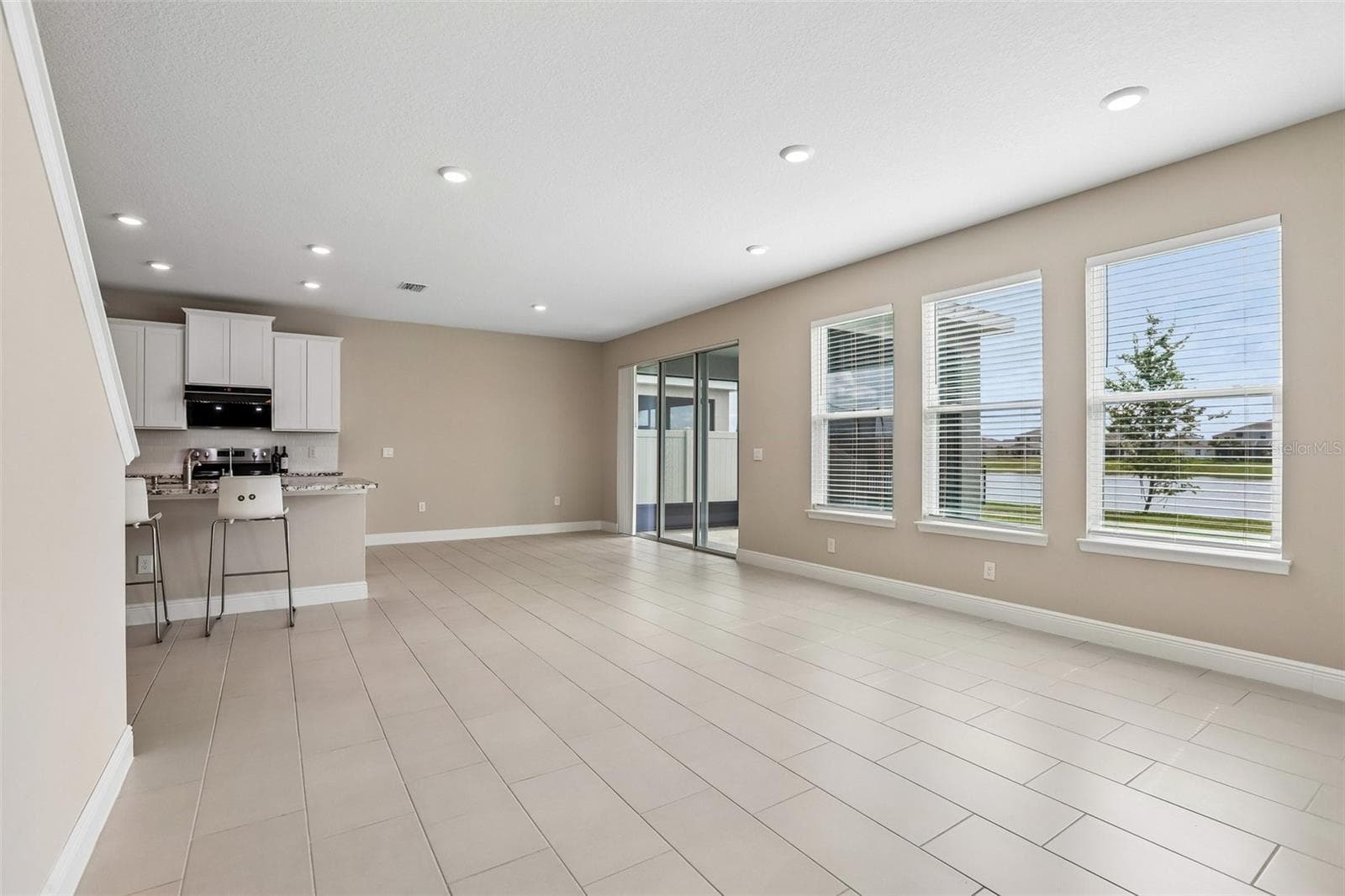 Single Family Residence at 327 MANGROVE MANOR DR, APOLLO BEACH, photo 10 of 30