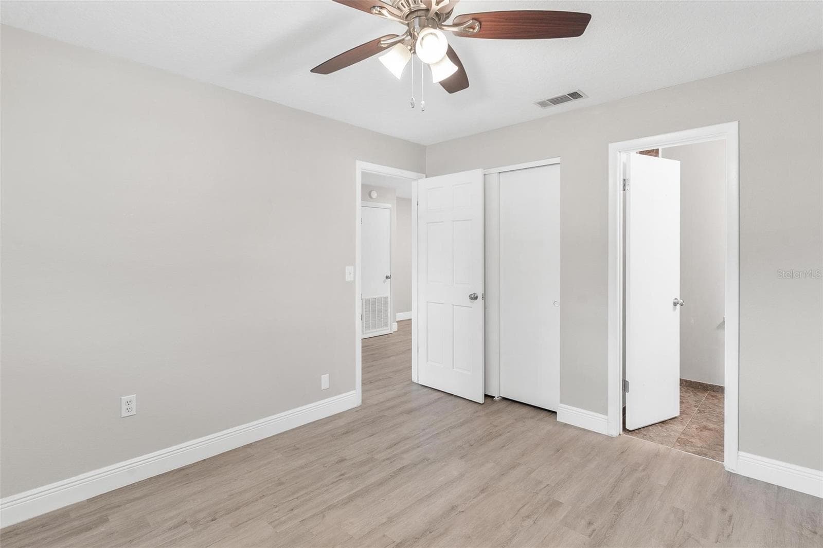 Primary Bedroom and Bath... - 35904 DAWN DR, LEESBURG