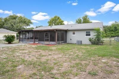Room to Roam in this large backyard! - 35904 DAWN DR, LEESBURG