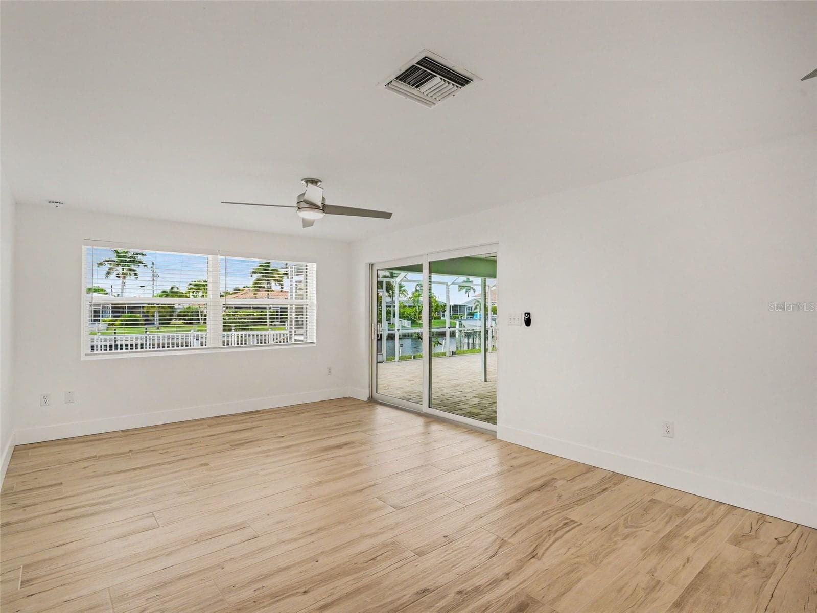 Family room with slider doors out to the large screened in lanai (extra living space) - 548 BELVEDERE CT, PUNTA GORDA
