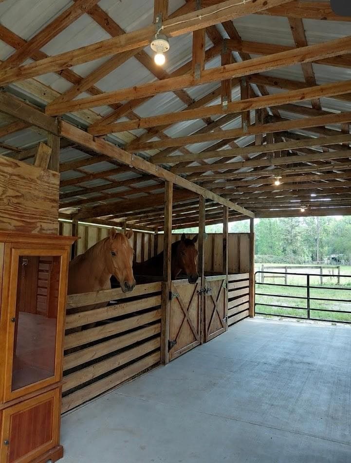 Barn - 14810 NW 185 ST, WILLISTON